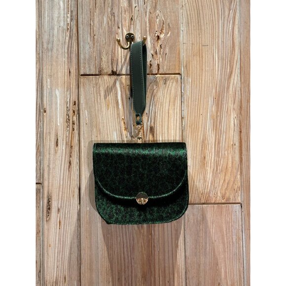 Vintage-Inspired Green Faux Leopard Fur Satchel Shoulder Bag With Gold Turn Lock - Picture 1 of 9
